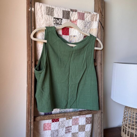 Sleeveless Crop Top - Picture 4 of 9